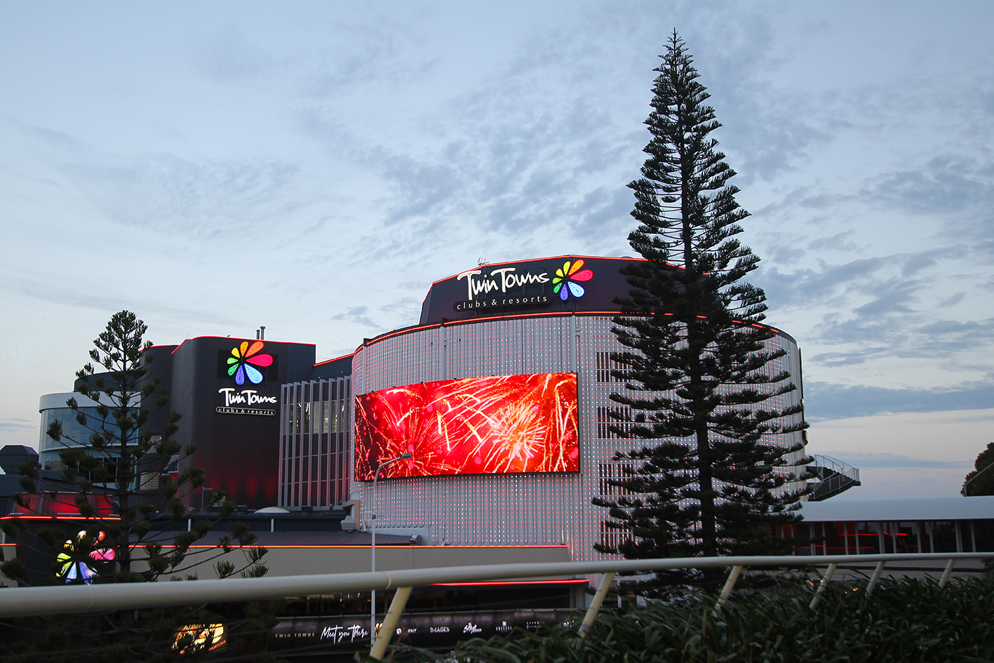 twin-towns-switches-on-its-multi-million-dollar-lightshow-alia